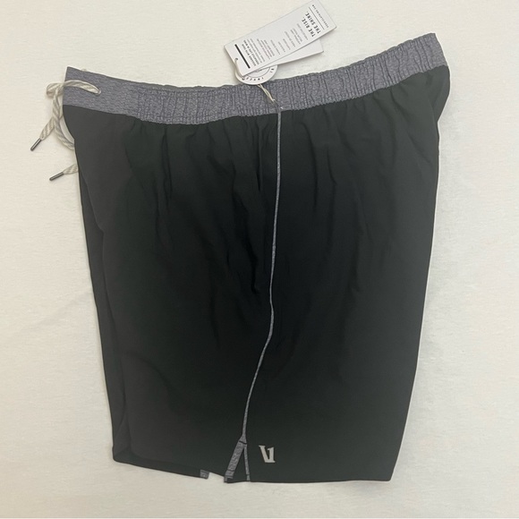 Vuori Mens Trail Shorts 6.5 Inch Inseam Lined Size XXL Black NWT $68 MSRP - Picture 4 of 6